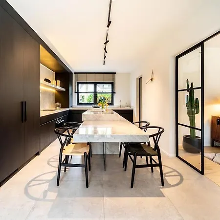 Luxurious 4br In Villa