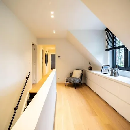 Luxurious 4br In