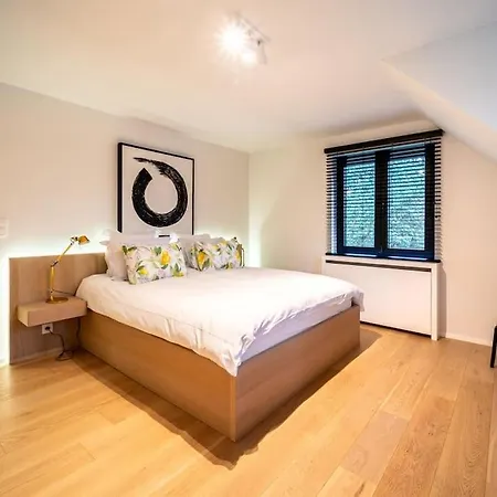 Luxurious 4br In Villa Waterloo