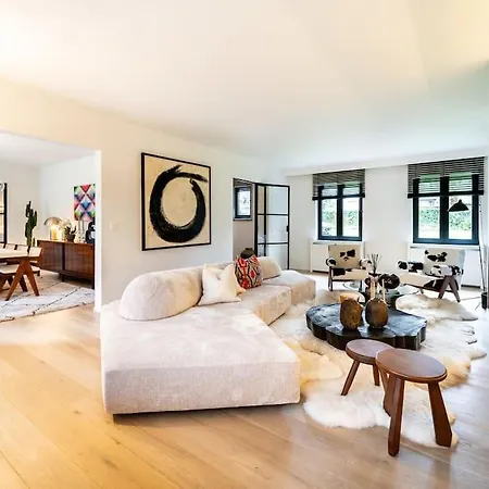 Villa Luxurious 4br In Waterloo