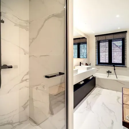 Luxurious 4br In Villa *