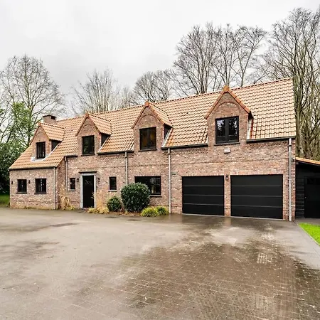 Luxurious 4br In Villa Waterloo